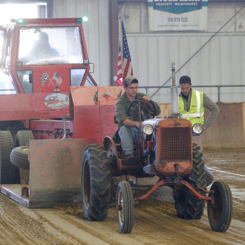 tractor pulling contest, arena
